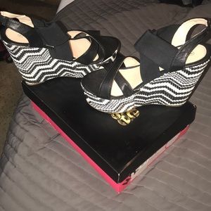 Woven chevron patterned wedges